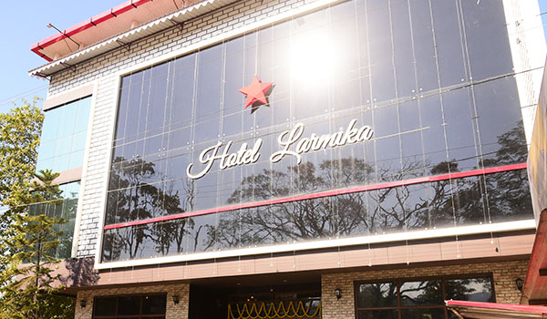 Hotel Larmika